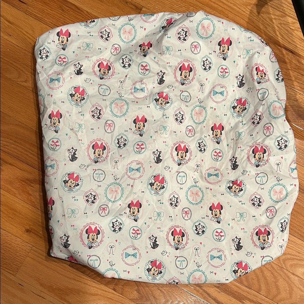 Minnie Mouse Patterned Standard Crib Sheet